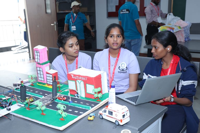 Toyota Hackathon - Day 02 - Photos - (8)